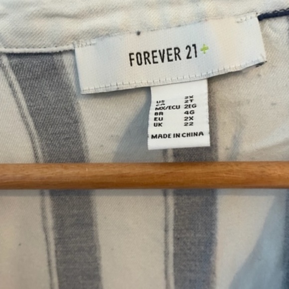 Forever 21 Top - White and Navy with ties on the side - Picture 2 of 3